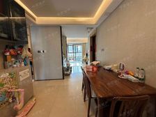 独立电梯,南北通透,小区中心位置,近商圈