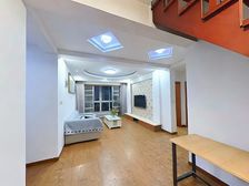 金海苑(南区) 电梯房 送带窗阁楼,可做四房,南北通够够实用