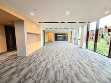 新庄林业大学旁 次顶层 红山国际社区 东南朝向 家具配齐实图