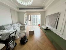 豪装70个 带车位 装修豪华没住过 近地铁