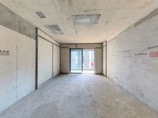 不靠高速,中间楼层,下楼10米就是长塘里