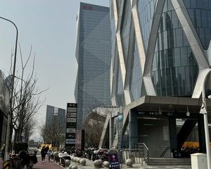 半层写字楼出售!东部新城核心位置楼下坂急。宁波地标