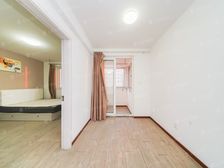 浦东高行南向一居 满五毛坯62平168万
