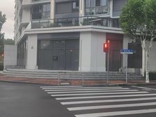 浦东三林|沿街拐角二手旺铺,带60平专属外摆区域