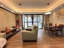 精装修 业主诚意出售99平三房 横厅设计 采光好 户型正气