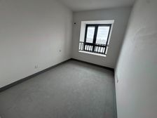 刚交付一天未住过人 电梯中层 户型佳 小区环境位置好的没的说