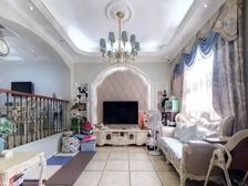 送楼下双车位,四房超南,家具全送,领包入住,接受置换!