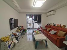 馨雅名庭(西区) 带电梯 临地铁 满五 交通便利 次新小区