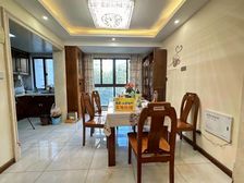 南北通透 满五 馨雅名筑 简单装修 居家自住 保养好