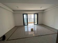 天街旁 地铁口大三房海壹品 电梯房 南北通透 房东急置换 诚