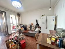 绿地小 公社 商品房 房龄新 高楼层采光充足 有电梯 密度低