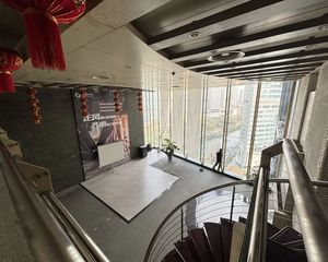 市中心锦江宾馆地铁口 整层甲写出售 双地铁口正看锦江 可自用
