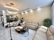娜欧:四层联排别墅,轻奢装修,286平诚售急!