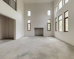 亚运村独栋别墅,花园面积1400㎡,低市场价出售,随时可看。