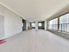 绿地香港·新天地 4室2厅1卫 毛坯 139.8万元