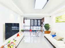 业主诚心出售 入住不到半年 新小区 豪华精装修 领包入住