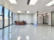 新出房源 4加1格局 高层180度采光 装修豪华带家具