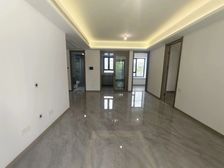 105板块次新房,飞机户型从未住过,精装修得房率高,一梯两户
