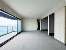 杨家坪品质。急售大平层。带杨A。靠步行街