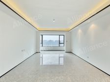 《业主急售!南北通天,精装修拎包入住!》《地铁口,次新房!》