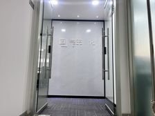 解放碑国贸中心!精装小户110平拎包入住总价5000含物业