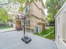 5开头可得7房1千多万装修石材立面实用约7百平近中环近地铁