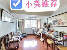 看房方便。3楼飞机3房。不靠马路。带个地面租赁车位。已买急