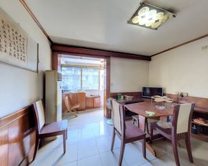 包家巷126号 户型方正,中高楼层,装修房东保养不错交通方便