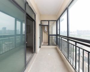 蓝光雍锦半岛 134平4居 南北向毛坯 着急出售