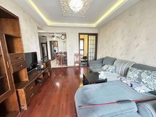 星尚湾 中间楼层 有车位 看房方便 三房 人车分流 环境好