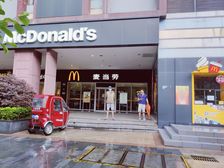 宝山殷高西路·麦当劳主力店旺铺,景瑞生活广场商场主入口