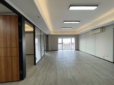 华丰城旁 龙光世纪,130平3个隔间,精装修出租,高层视野好