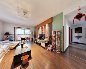 圃园路8号 3室2厅 131.85平