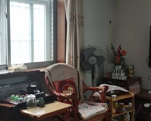瓷砖房,大社区,黄金2楼,客厅带窗户,装修好,好停车,