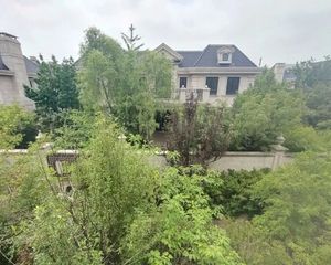 江湖繁杂事多,小园暗碧莺啼处。朝归胜赏,墨池香润,携将春去。