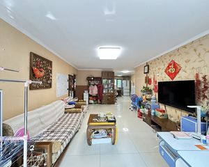 万科假日风景 134.69平3居 南北向精装修 着急出售