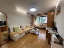 老静安康定路950弄 电梯两房 双南户型 看房方便 近地铁