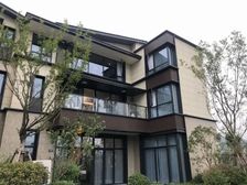 房东急售央企湖景别墅,豪华装修拎包入住,送花园带车位价格可谈