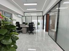全新装修带办公家具 3个隔间 高层视野好 龙光世纪东盟财经旁