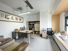 东盟商务区,租698平办公室,赠送150平露台带家具租金便宜