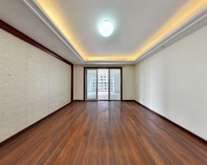 成都后花园蝶院 4室2厅 东南