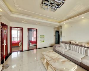 华邑阳光里3室2厅东南