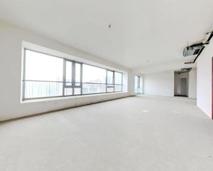 御龙山一期 4室1厅 东南 西北