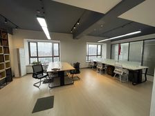 (带办公用品)青云谱区五度智慧广场智能写字楼 我有多套便宜房