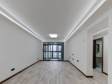 春天花园双卫两房,看房很方便。近地铁。