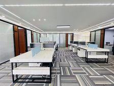 东盟一号地铁口 带用具 240平精装办公室 财富上东龙光