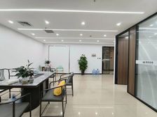 电梯口位置,135平朝南户型,能全套齐全,万达绿地旁
