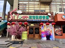 胜利街成熟社区 整条街满租 大门头门前外摆区停车位 业主急售