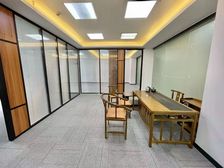 财富国际广场180平,3个隔间,仅租34一平,精装修,有钥匙
