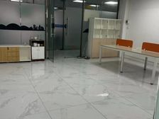 办公室出租一口价1600元带独立格间 空调家具齐全可拎包办公